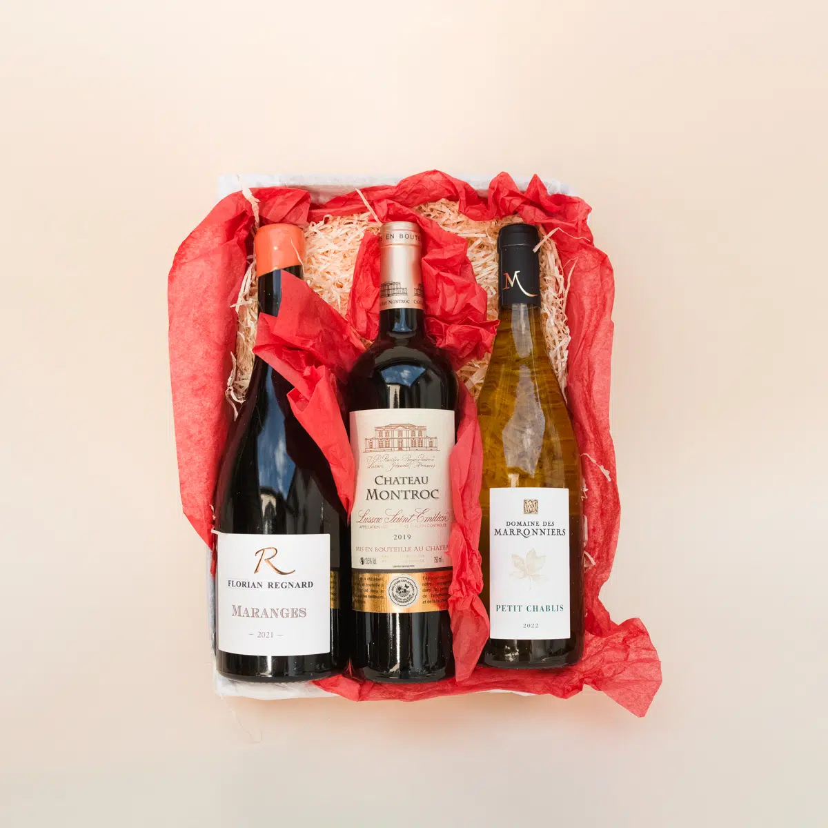 Coffret cadeau de 3 bouteille de vins spécial dégustation, composé de très bons vins. Disposées dans un plateau en carton.