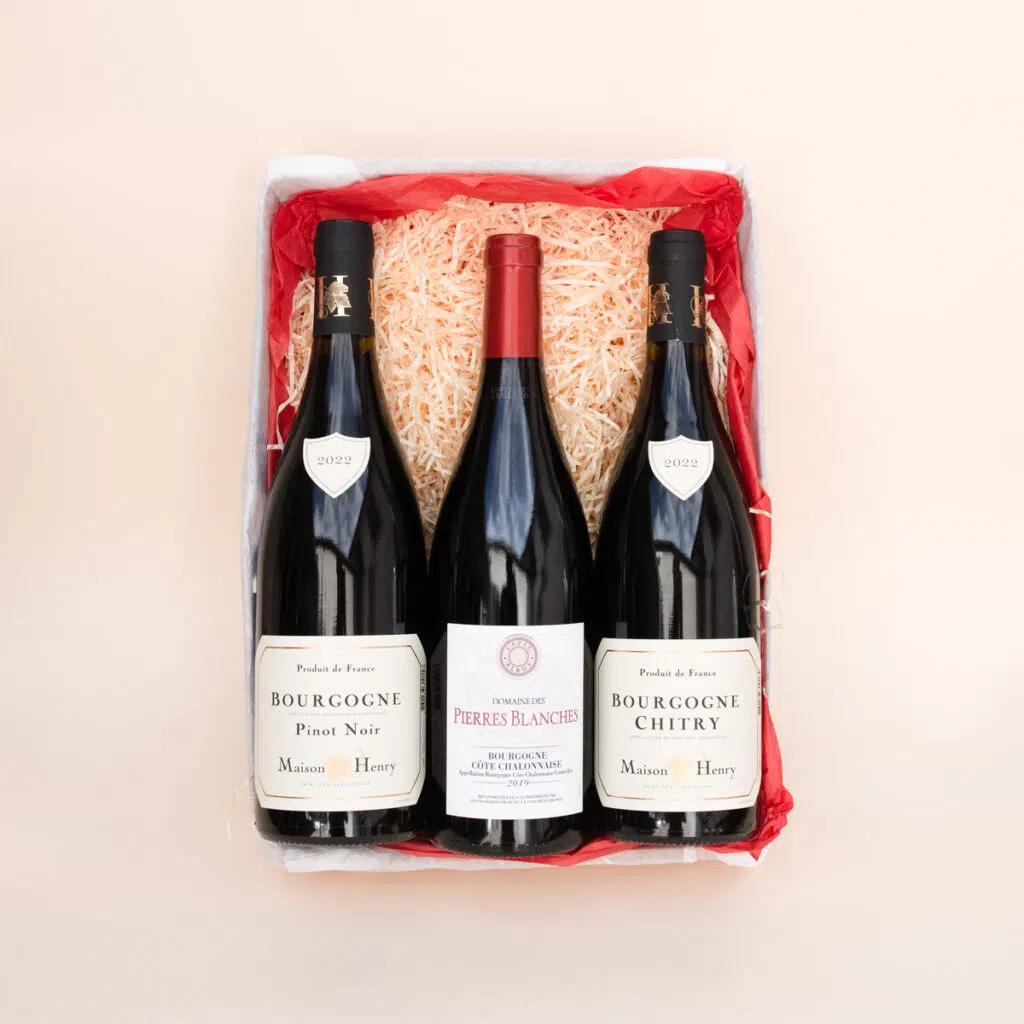 coffret-vin-rouge-bourgogne Coffret cadeau 3 bouteilles composé de 3 vins rouges de Bourgogne : 1 Pinot Noir, 1 Bourgogne Côte Chalonnaise, 1 Bourgogne Chitry